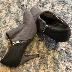 Women’s booties, heels, gray, suede, leather, zip, size 6.5, made in China